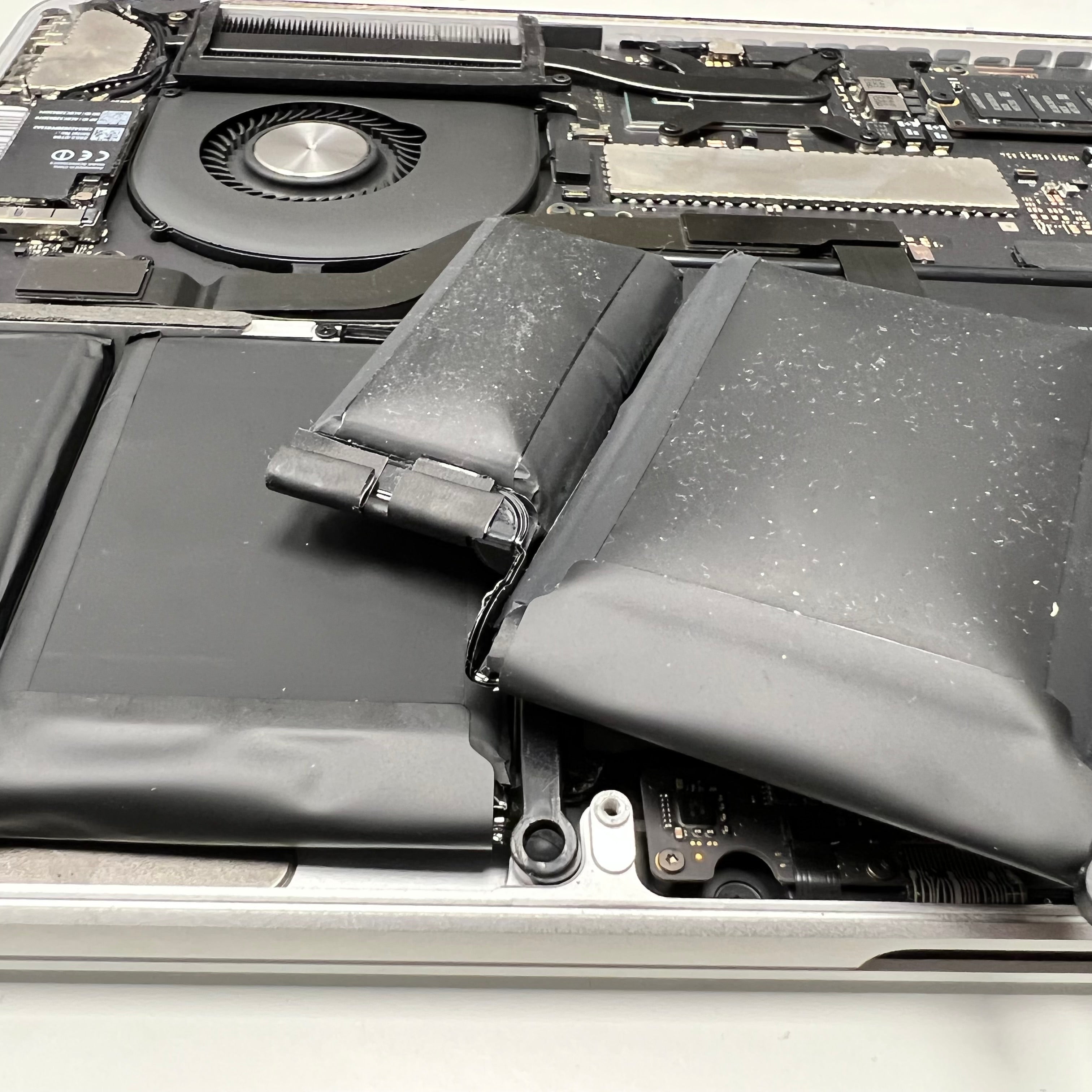 Смяна на Батерия на MacBook
